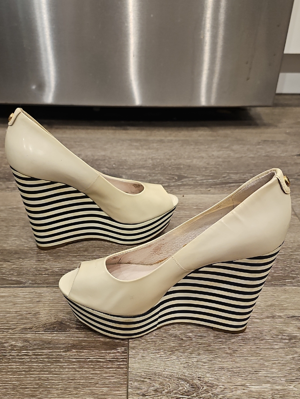[Like NEW] MICHAEL KORS Navy & White Striped Platform Peep Toe Wedges SZ 6.5 - Picture 3 of 9